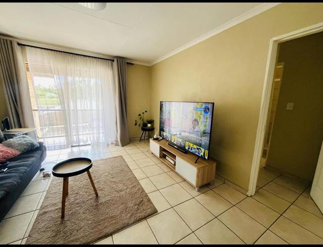 3 BEDROOM APARTMENT FOR SALE IN CLOVERDENE